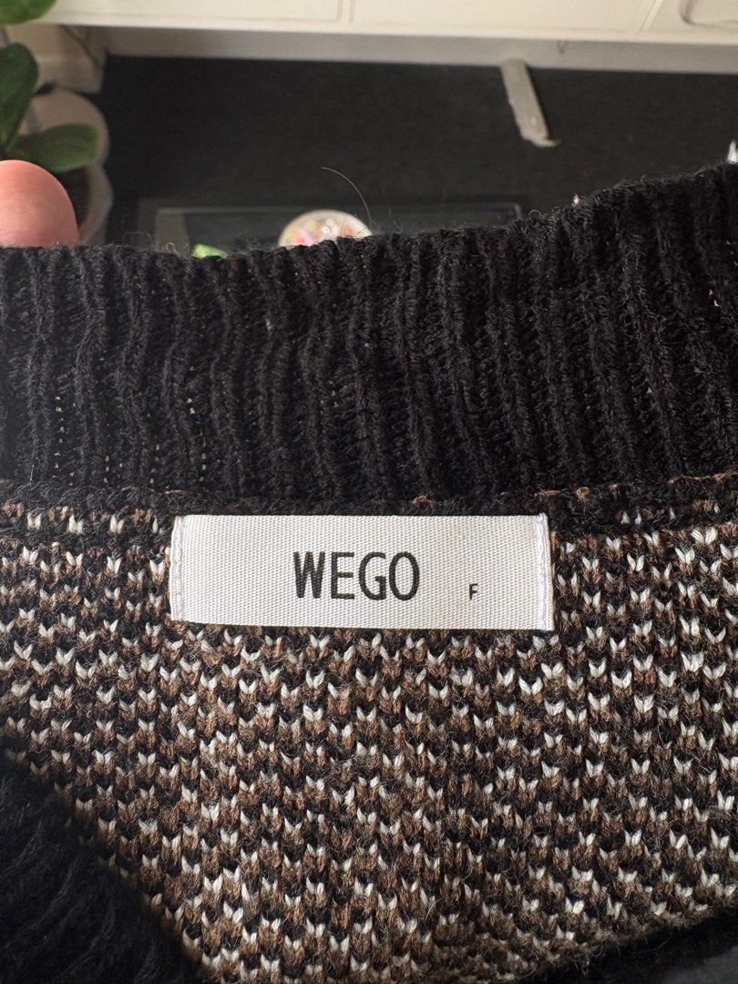 WEGO Plaid Knit Vest (Category: Sleeveless) located in Pasay City. Submitted by em_declutters (Listing ID 1413475613, Image 3). Description: - WEGO knit vest - Freesize.