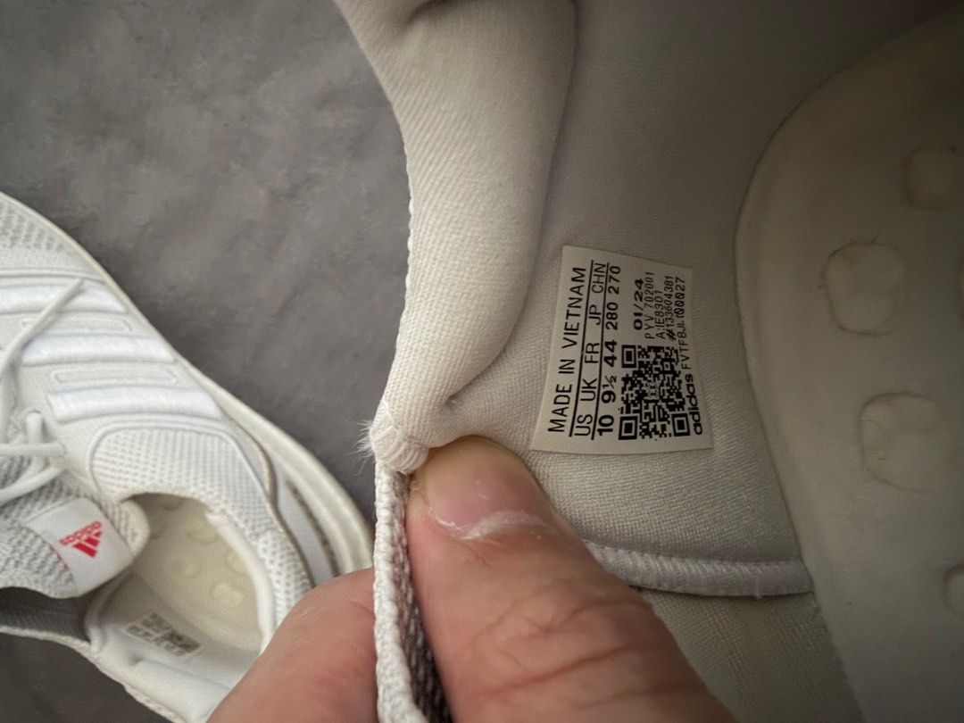 White Adidas Ultraboost (Category: Sneakers) located in Taguig. Submitted by drelo (Listing ID 1413611515, Image 3). Description: 💯authentic Size in photos.