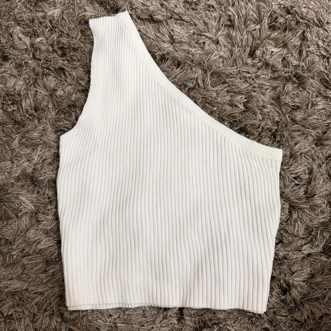 White One Shoulder Ribbed Top (Category: Sleeveless) located in Manila. Submitted by declutternclutter (Listing ID 1413459258, Image 2). Description: - Free Size - Ribbed - Stretchable - Good as New ✨ - No Stains, Pure White PS: Color may vary due to lighting and background - Too small for me .