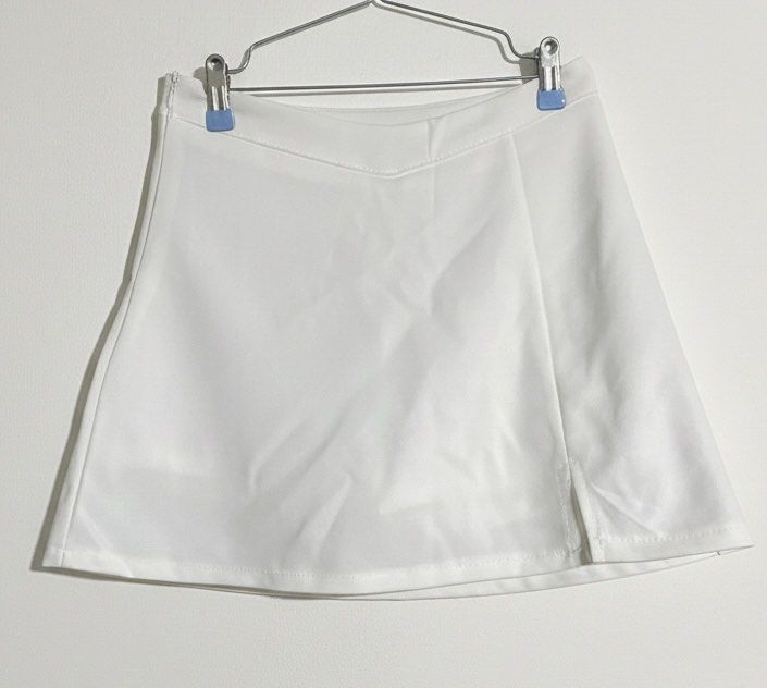 White Vest | White Skirt (Category: Sleeveless) located in Valenzuela. Submitted by nikizef_ (Listing ID 1413634495, Image 3). Description: Used Once Vest Size: M on tag can fit Small to Med – 250 Skirt Size: Small – 200 Vest with Skirt – 400 RFS: Decluttering.
