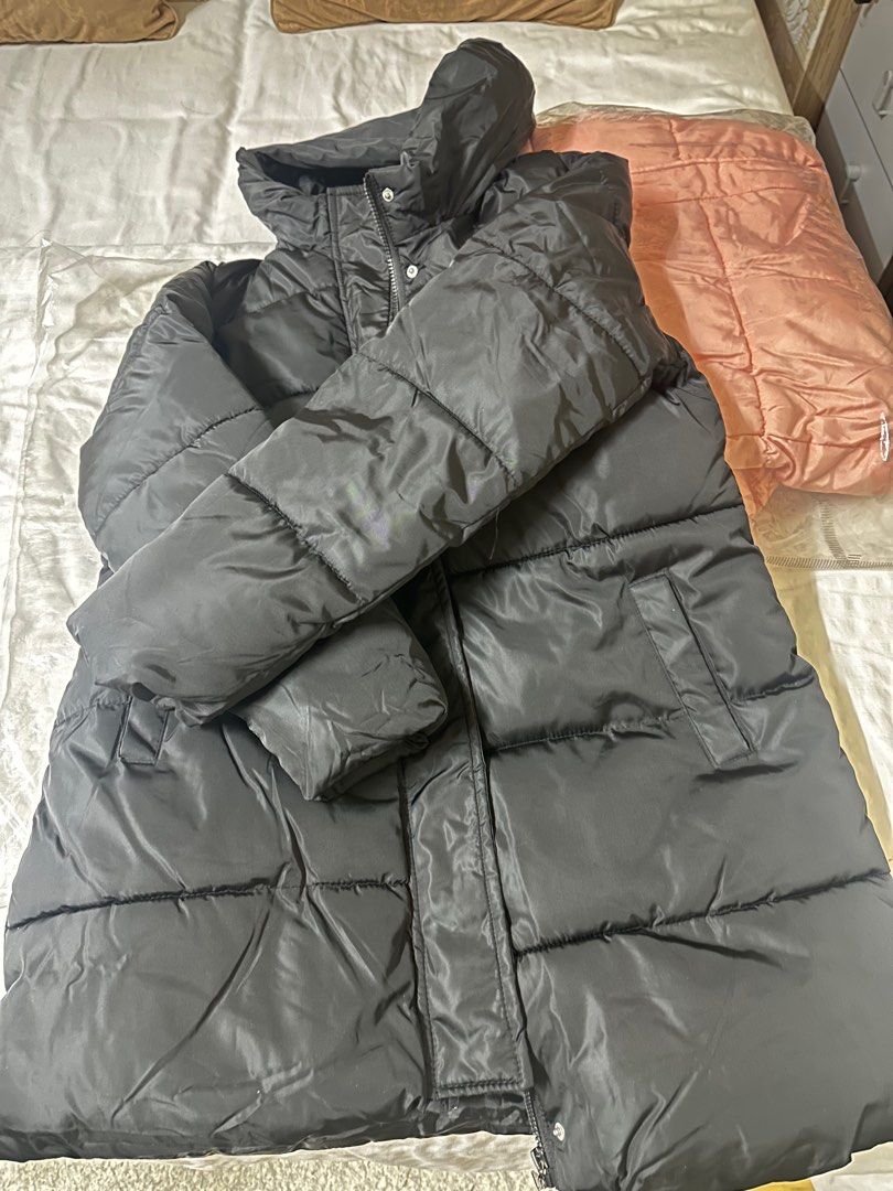 Winter Jacket (Category: Coats, Jackets and Outerwear) located in Shah Alam. Submitted by hanie7468 (Listing ID 1413618886, Image 3). Description: Winter Jacket warna hitam. Guna sekali saja waktu travel ke korea. Sesuai untuk yang berat 75kg-80kg tinggi 160cm. hanya yang benar berminat sahaja. no fussy buyer Bust 42 Top Length 32 fixed price.