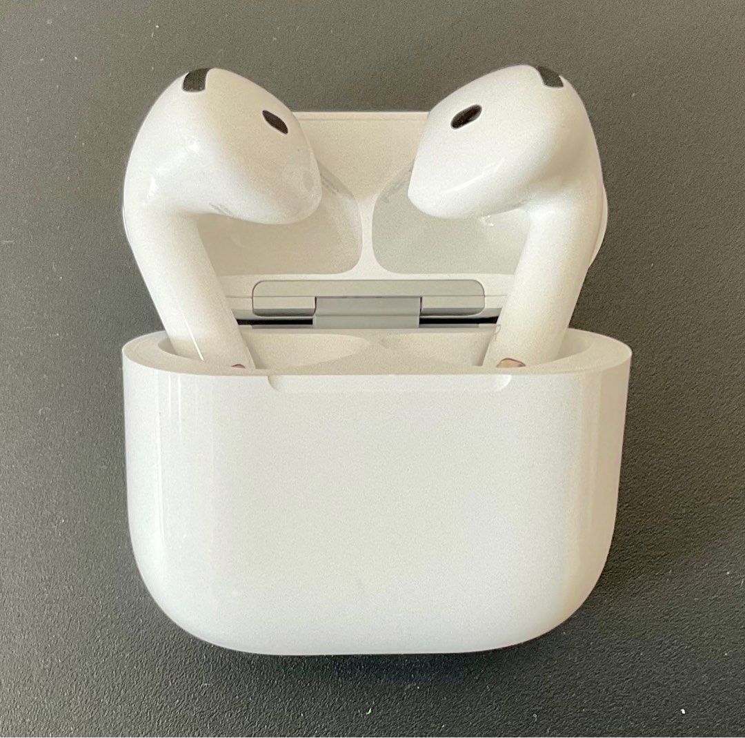 Wireless Bluetooth earbuds