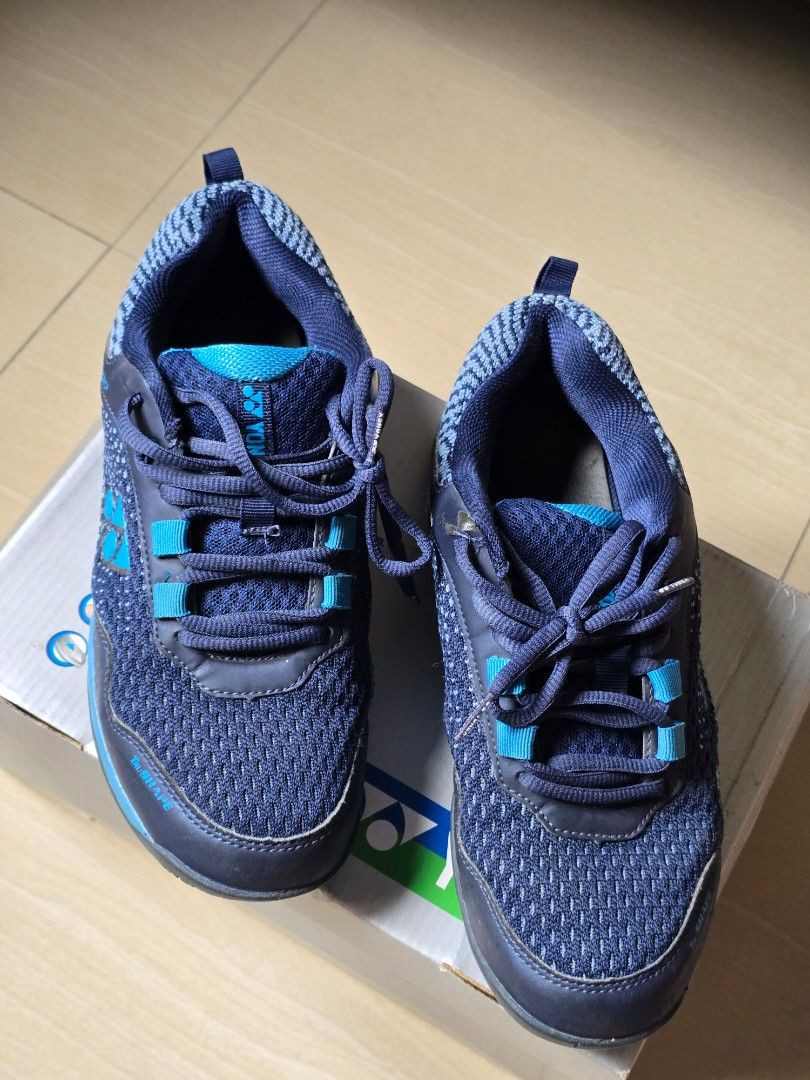 Yonex Velo 100 Tru Cushion (Category: Sneakers) located in Cainta. Submitted by seandyph (Listing ID 1413503909, Image 2). Description: size: 25.5 CM (see photo) - Yonex Velo 100 Tru Cushion - Color: Navy blue and light blue - Mesh upper for breathability - Secure lace-up closure - Yonex logo detail - Light blue sole - Comes with original box (damaged) rfs: naliitan na.