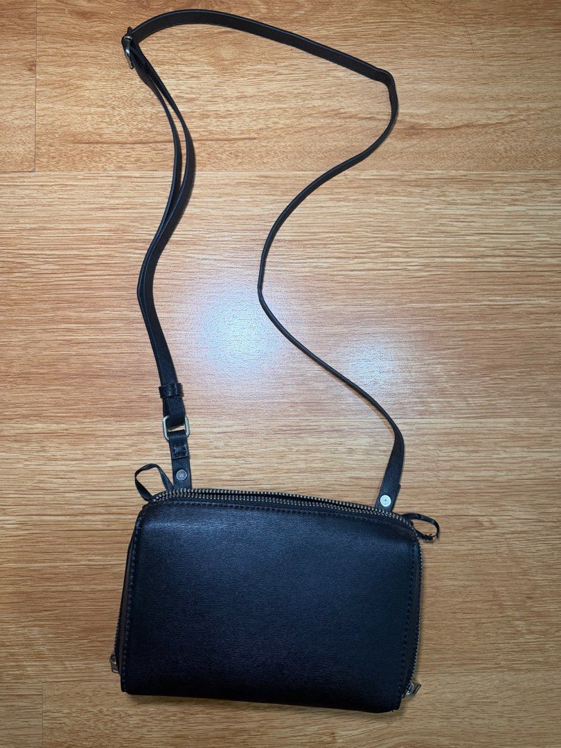 Zara Black Crossbody Bag unisex (Category: Cross-body Bags) located in Manila. Submitted by thegoodstuff.26 (Listing ID 1413521378, Image 2). Description: - Zara black crossbody bag - Rectangular shape - Zip closure - Adjustable long strap - Black interior -Brand new never used. Rfs: decluttering.