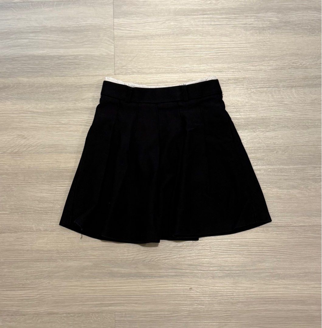 Zara Black Pleated Skirt (Category: Babies & Kids Fashion) located in Quezon City. Submitted by kakatae (Listing ID 1413575501, Image 1). Description: - Zara black pleated skirt - Size 8 (kids) - Comfortable elastic waistband - Made in Turkey - Versatile for everyday or special occasions.