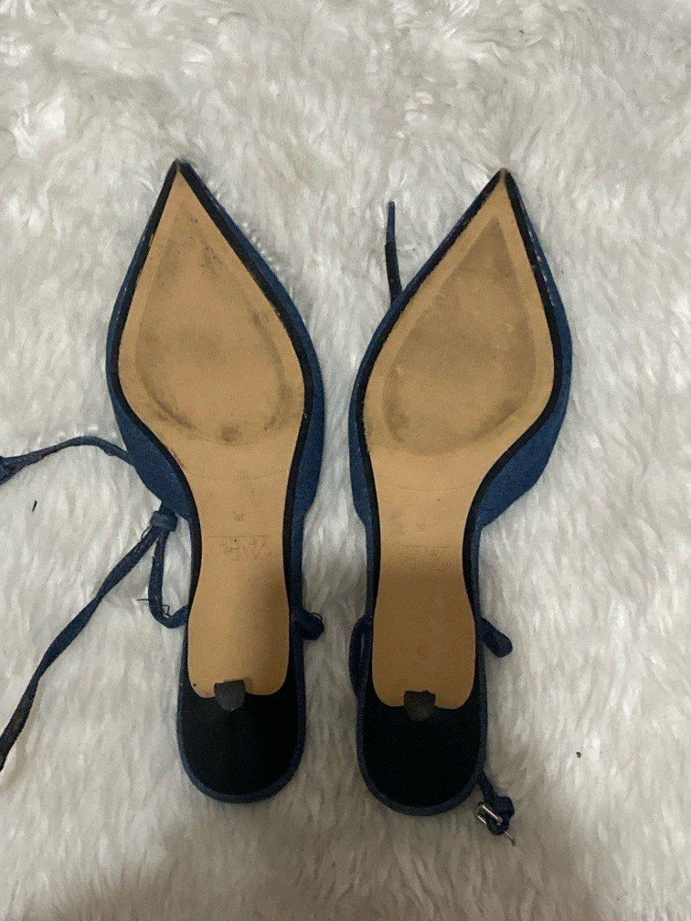 ZARA Denim Kitten Heels Sandals (Category: Sandals) located in Pila. Submitted by lemon26742 (Listing ID 1413641488, Image 2). Description: Denim low heels with adjustable strap Looks almost new Size 38 but can fit 37.5 Rfs: Decluttering.