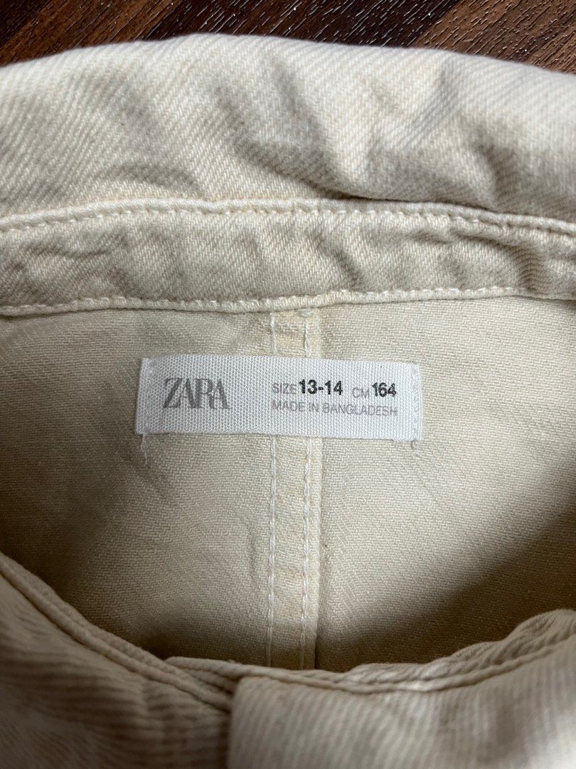 Zara Khaki/Denim Jacket (Category: Coats, Jackets and Outerwear) located in Cabanatuan. Submitted by refind-ph (Listing ID 1413543657, Image 3). Description: Zara Khaki/Denim Jacket Dimes 19 x 26 inches Very good condition No issue Color rate 9/10 Dm to purchase! 📩.