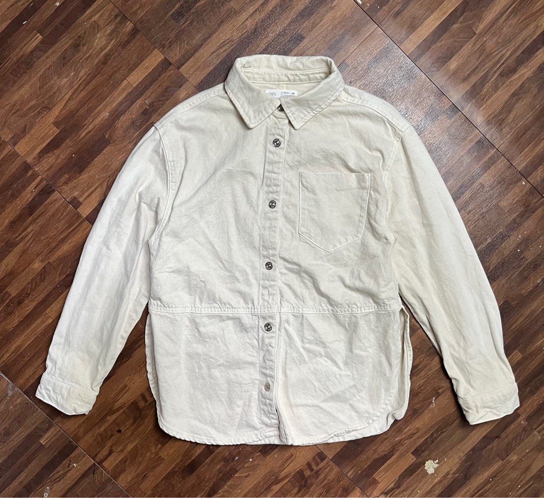 Zara Khaki/Denim Jacket (Category: Coats, Jackets and Outerwear) located in Cabanatuan. Submitted by refind-ph (Listing ID 1413543657, Image 1). Description: Zara Khaki/Denim Jacket Dimes 19 x 26 inches Very good condition No issue Color rate 9/10 Dm to purchase! 📩.