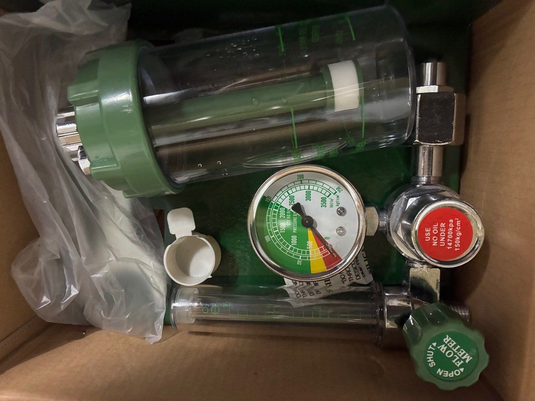 Aero Care Medical Oxygen Regulator (Category: Medical Supplies & Tools) located in Quezon City. Submitted by habits.mnl (Listing ID 1413777634, Image 2). Description: - Aero Care Medical Oxygen Regulator - Includes humidifier (no more cannula) - Features a flow meter and pressure gauge - Green and silver color scheme - Complete set with all components.