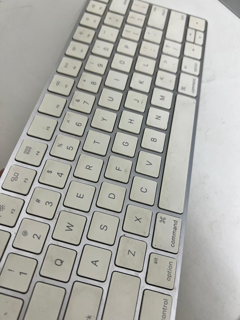 Apple Magic Keyboard (Category: Computer Keyboard) located in Kuala Lumpur. Submitted by freerabbit-cc1523 (Listing ID 1413809607, Image 2). Description: - Apple Magic Keyboard for Mac - Silver finish with white keys - Standard layout with number pad - Designed for Mac computers.