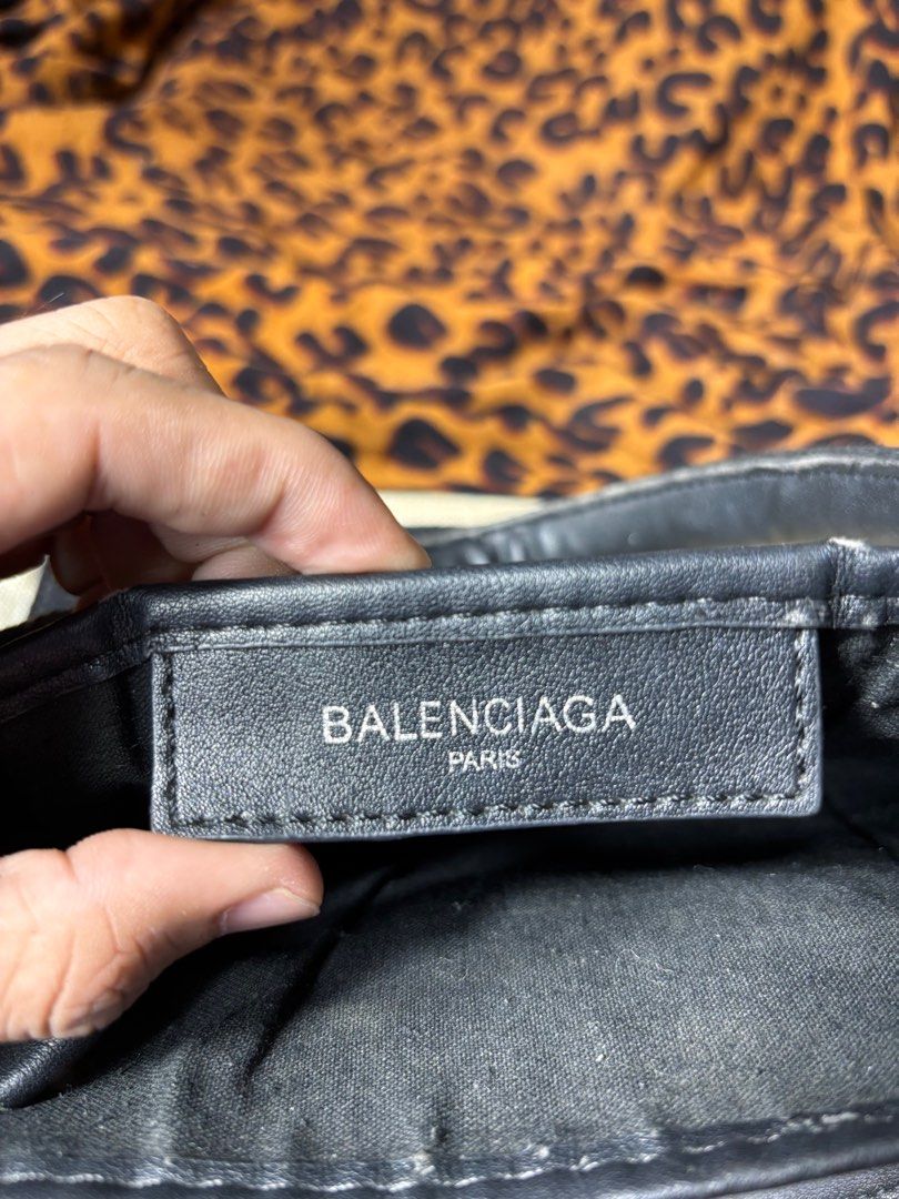 Balenciaga Cabas Leather Bag (Category: Luxury Bags & Wallets) located in Manila. Submitted by earlylifecrisis3 (Listing ID 1413667421, Image 3). Description: Condition 9/10 Measure it by inch Width: 9.5 Length: 8.5 Depth: 2.5 •Refund / Returns not allowed allowed •Please do check the dimensions size on labels sometimes are not accurate on the sizing •Ask me before purchasing.
