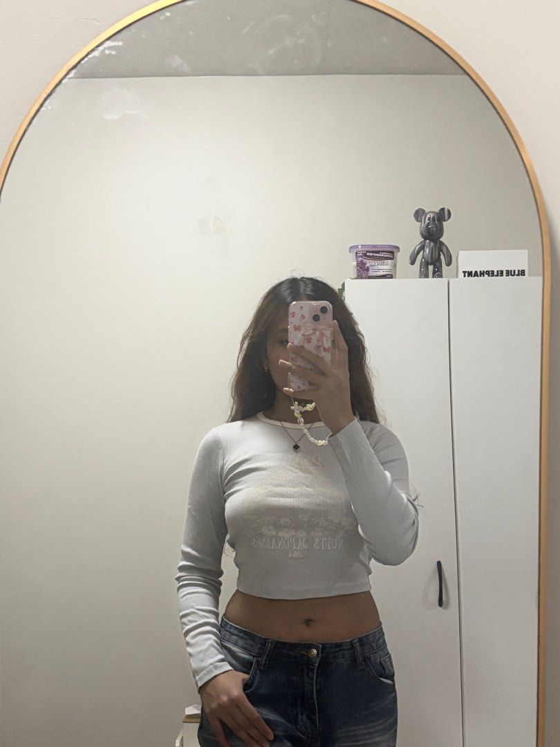 Bershka Blue Cropped Longsleeves (Category: Longsleeves) located in Muntinlupa City. Submitted by ldt30__ (Listing ID 1413745104, Image 2). Description: - s-m - bought in bershka glorietta - has minor stain in the middle printed part loc: paranaque or taft.