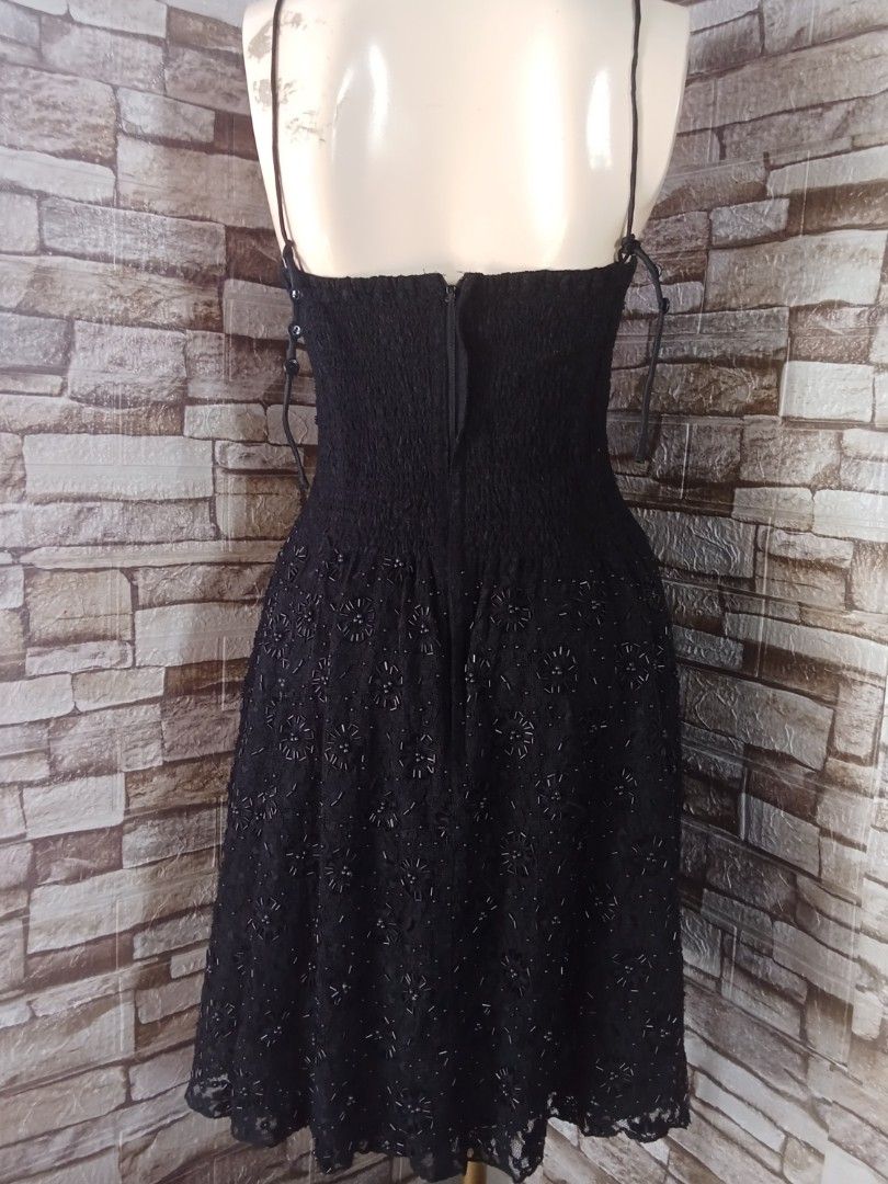 Black Heavy Sequin Beaded Padded Spaghetti Strap Dress (Category: Evening dresses & gowns) located in Cavite. Submitted by stylewithnics (Listing ID 1413703152, Image 2). Description: Black Heavy Sequin Beaded Padded Strap Dress - ₱499 - Size medium to large - Padded - Adjustable strap - No issue Dimensions: Bust: 34 Waist: 29 Length: 32 Brand: Marila Pronto Moda Made in Indonesia 100% Rayon.