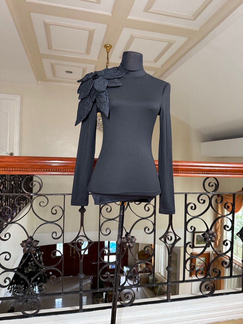 Black longsleeves with flower design on top (Category: Longsleeves) located in Makati City. Submitted by VersatileBabe (Listing ID 1413828786, Image 2). Description: .