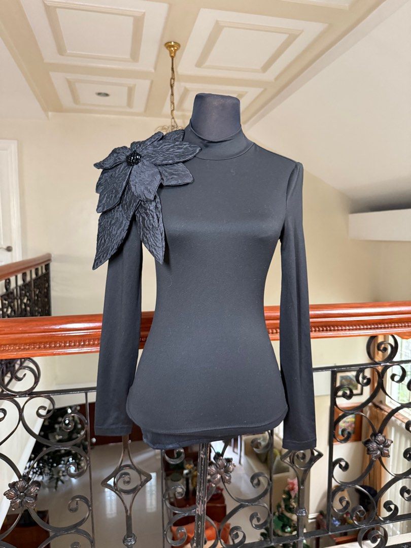 Black longsleeves with flower design on top (Category: Longsleeves) located in Makati City. Submitted by VersatileBabe (Listing ID 1413828786, Image 3). Description: .