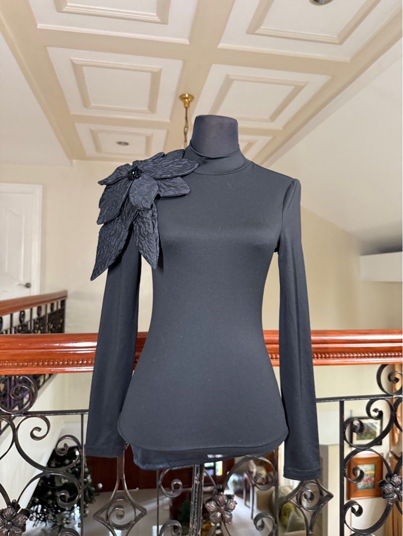 Black longsleeves with flower design on top (Category: Longsleeves) located in Makati City. Submitted by VersatileBabe (Listing ID 1413828786, Image 1). Description: .