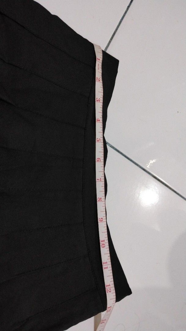 Black Pleated Skirt (Category: Skirts) located in Manila. Submitted by loveeroded (Listing ID 1413764063, Image 3). Description: - Black pleated skirt - Classic pleated design - Lightweight fabric - Suitable for various occasions.