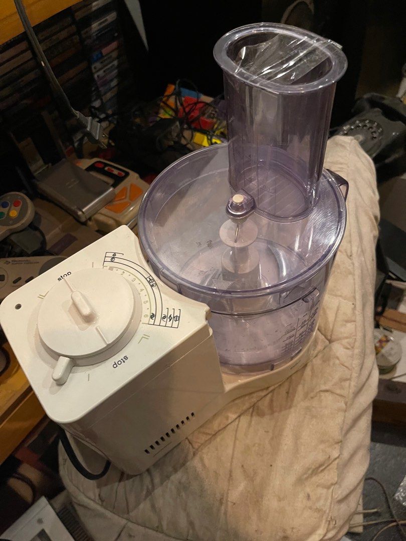 Braun Food Processor (Category: Juicers, Blenders & Grinders) located in Malabon City. Submitted by mph_thrift (Listing ID 1413781612, Image 2). Description: 220v Made in Germany Model 4262.