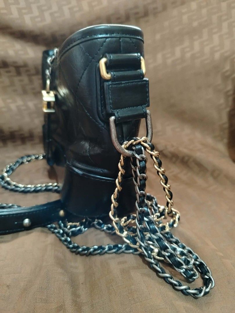 CHANEL BAG (Category: Luxury Bags & Wallets) located in Plaridel. Submitted by orfdnix (Listing ID 1413799783, Image 2). Description: *CHANEL bag Complete details Measurement 9.5 x 5.5 Sign of usage on bottom will send issues via pm japan source kayo na magcheck if legit.