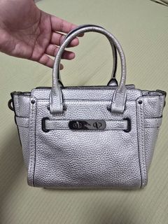 (Category: ) located in . Submitted by Pre_loved_ (Listing ID 1413725739, Image 1). Description: .