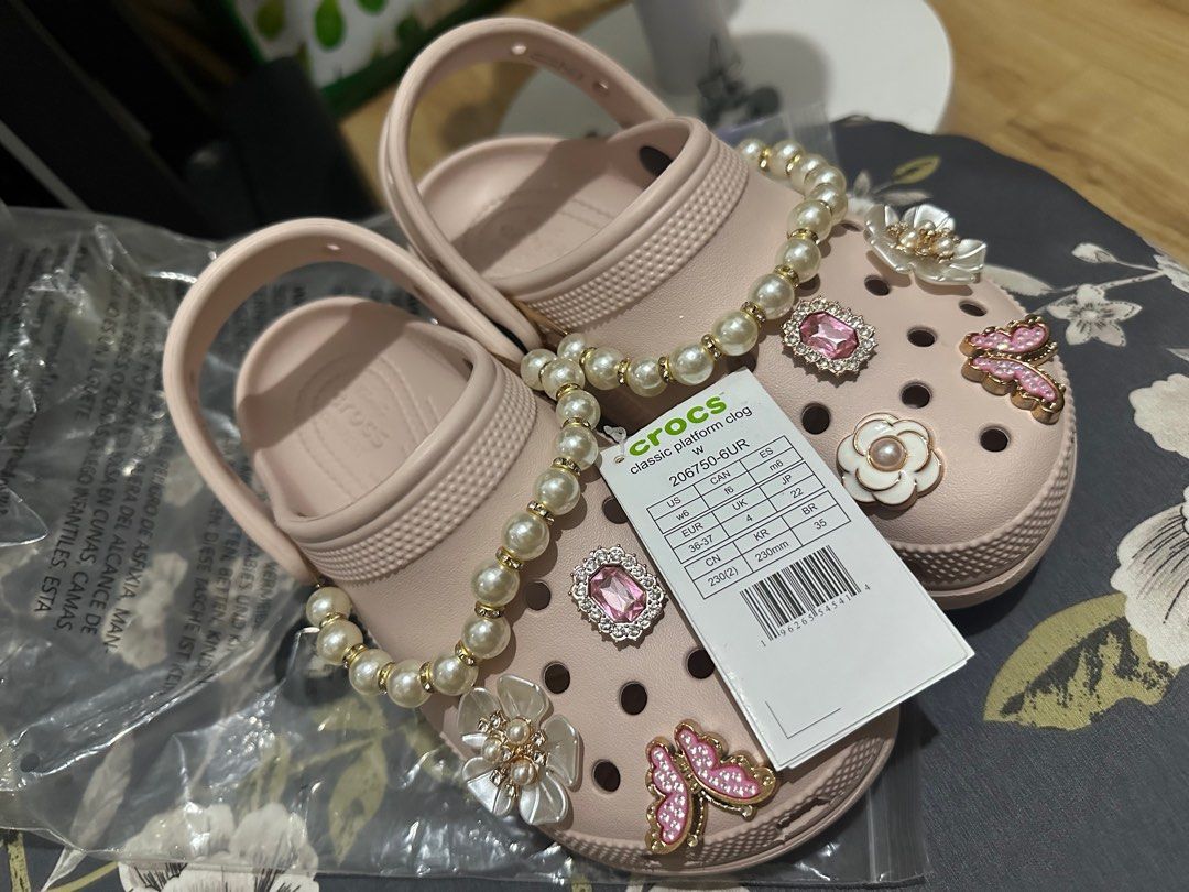 Crocs Platform Clogs Quartz (Category: Sandals) located in Taguig. Submitted by looouuuiii (Listing ID 1413799075, Image 3). Description: Gibitz not included.