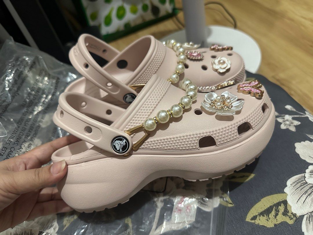 Crocs Platform Clogs Quartz (Category: Sandals) located in Taguig. Submitted by looouuuiii (Listing ID 1413799075, Image 2). Description: Gibitz not included.