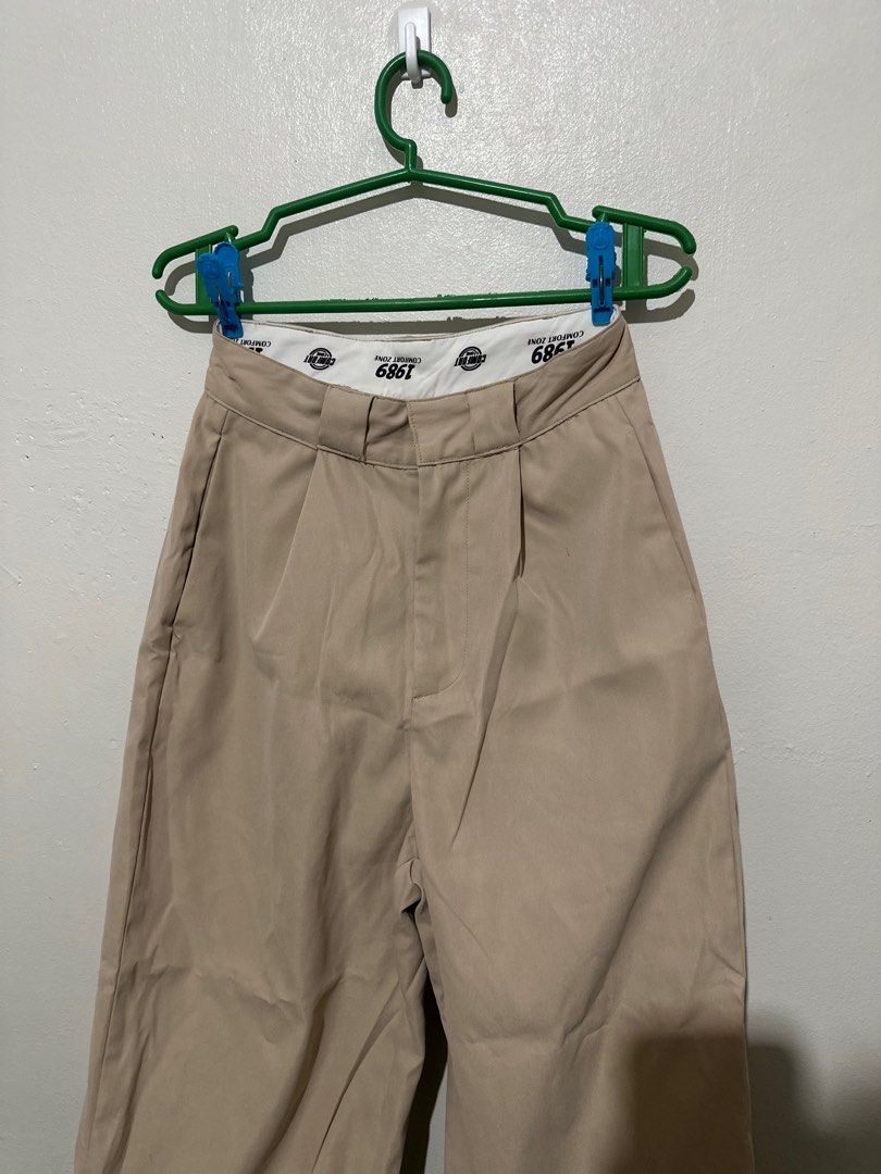 1989 Comfort Zone Khaki Pants (Category: Jeans) located in Sorsogon. Submitted by declutter.sandie (Listing ID 1413832542, Image 1). Description: - Khaki color - Pleated front - Comfortable fit - Durable and stylish - Perfect for everyday wear - size 24 length 37.