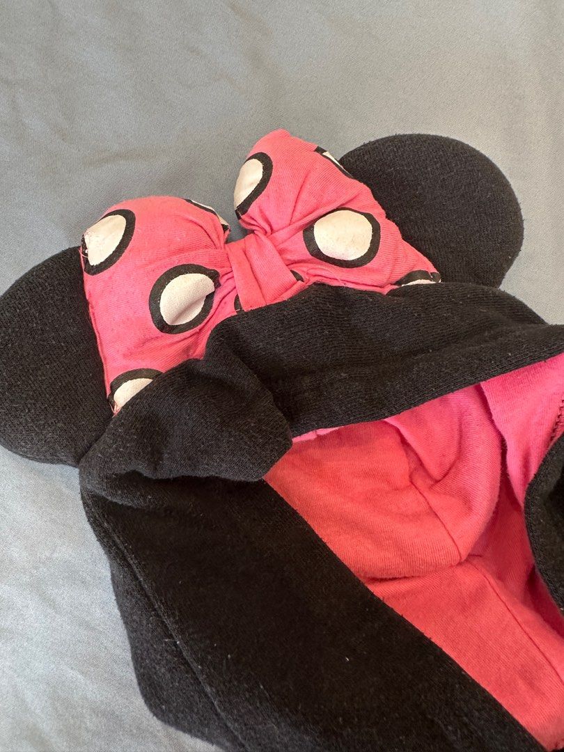 Disney Minnie Mouse Hoodie (Category: Babies & Kids Fashion) located in Quezon City. Submitted by crslph (Listing ID 1413736811, Image 3). Description: - Adorable Minnie Mouse hoodie - Color: Black with pink bow and accents - Features: Hood with Minnie Mouse ears and pink lining, "Minnie" print on sleeve - Size: 18m - Made in China.