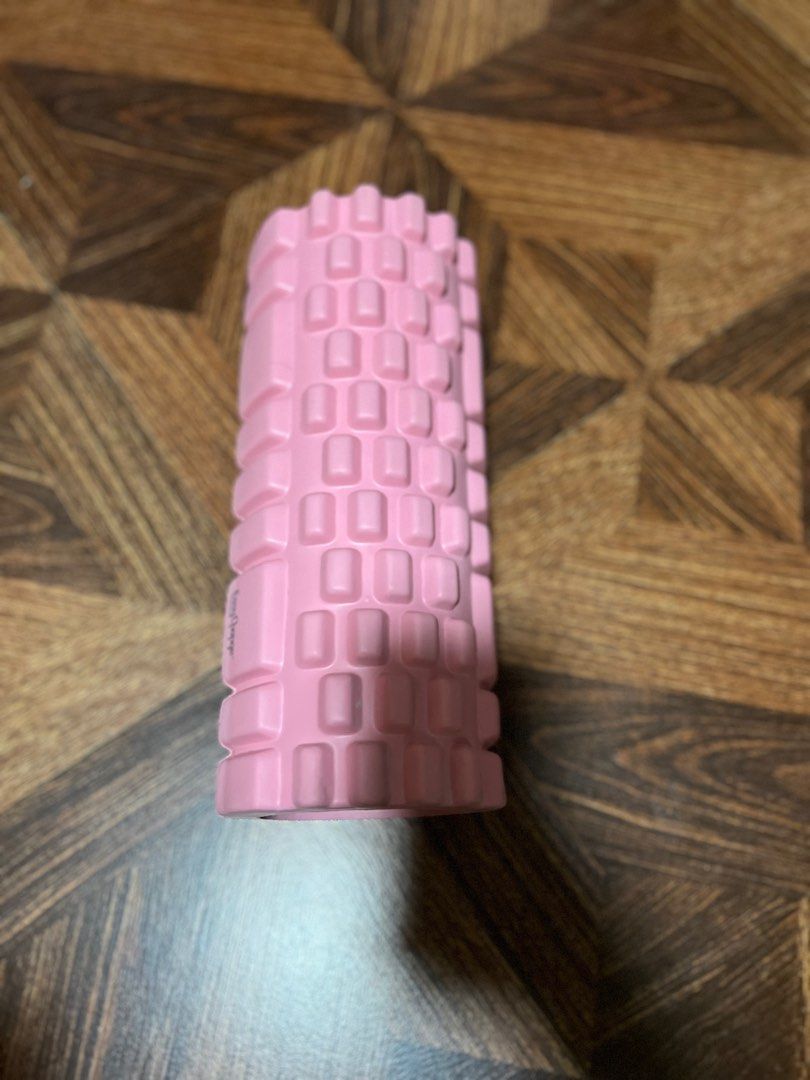 Easy Change Pink Foam Roller (Category: Toning & Stretching Accessories) located in Quezon City. Submitted by daday39 (Listing ID 1413683832, Image 3). Description: - Easy Change pink foam roller - Designed for muscle recovery and self-massage - Textured surface for targeted pressure - Ideal for pre- and post-workout routines - Features a black core and pink exterior - Compact size for easy storage and transport.