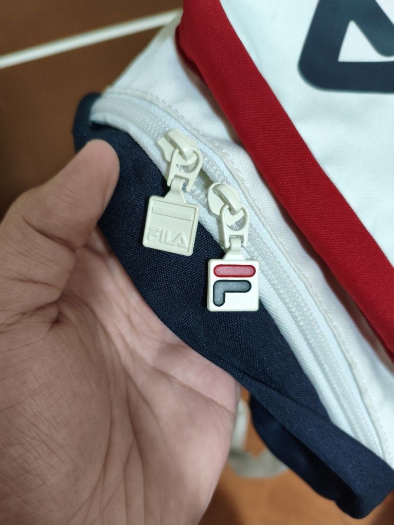 Fila Waist Bag (Category: Belt bags, Clutches and Pouches) located in Binan City. Submitted by echozee (Listing ID 1413839328, Image 2). Description: 10/10 Excellent condition No issue 📩.