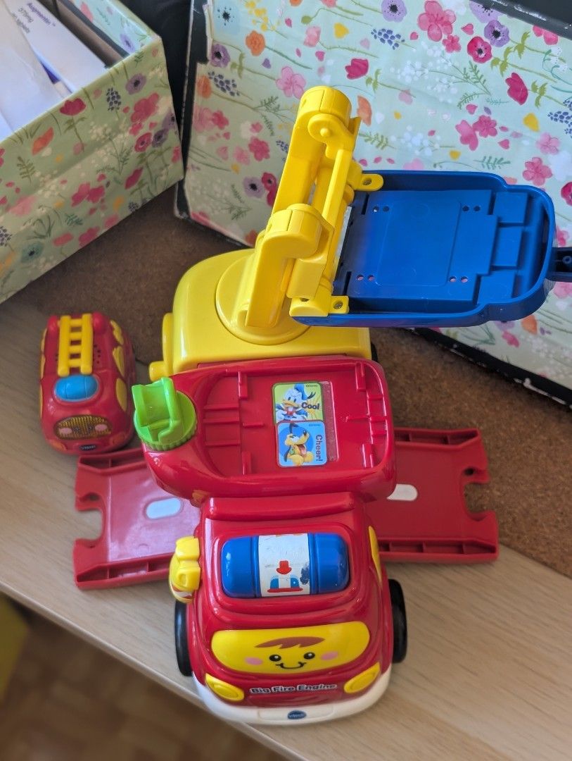 Fire Engine Vtech （分類：嬰兒玩具）位於 Hong Kong。 由 dollfinn 提交（商品編號 1413664505，圖片 2）。簡介： 。
