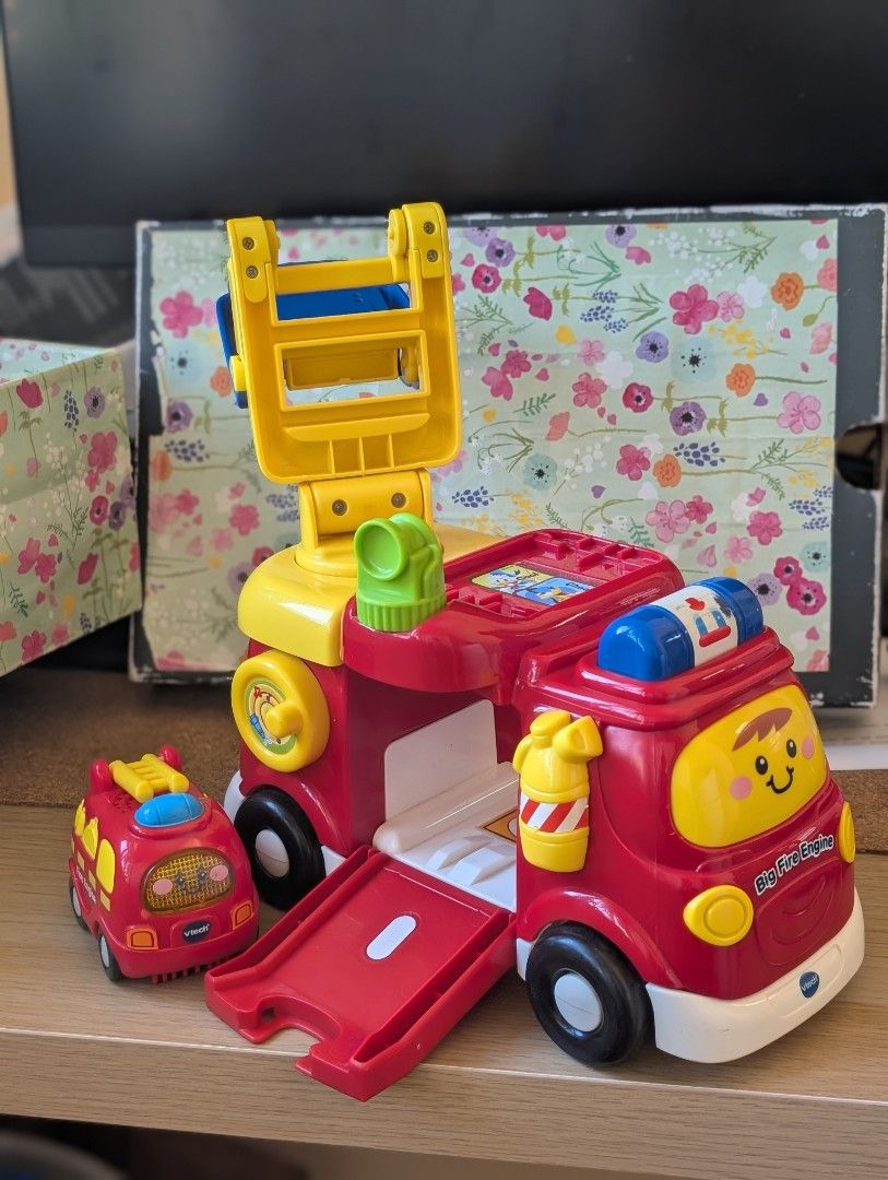 Fire Engine Vtech （分類：嬰兒玩具）位於 Hong Kong。 由 dollfinn 提交（商品編號 1413664505，圖片 3）。簡介： 。