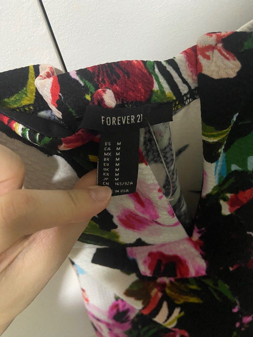 Forever 21 Floral Mini Dress (Category: Dresses) located in Pasig City. Submitted by mbtra (Listing ID 1413812869, Image 3). Description: - size medium - great condition almost like new.
