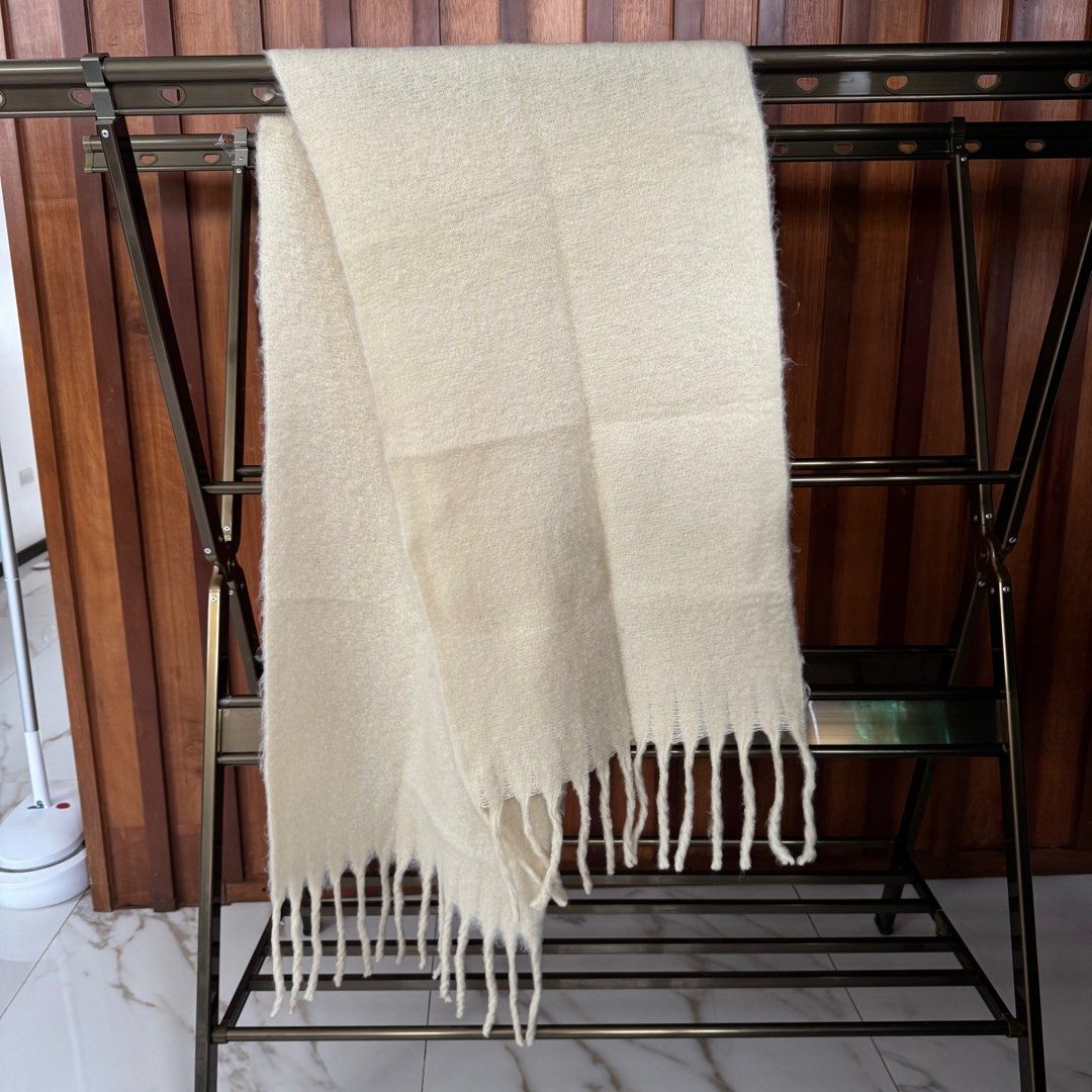 Fringe Scarf (Category: Coats, Jackets and Outerwear) located in Manila. Submitted by declutterzoneee (Listing ID 1413695850, Image 1). Description: .