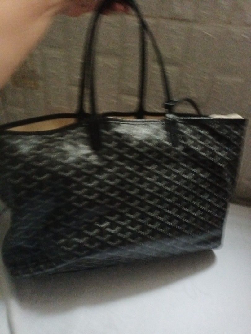 Goyard St. Louis Tote Bag (Category: Luxury Bags & Wallets) located in Muntinlupa City. Submitted by youngforest_acb081 (Listing ID 1413719966, Image 1). Description: - Authentic Goyard St. Louis tote bag. - Black Goyardine canvas. - Black leather trim and handles. - Light beige interior. - Spacious interior. - Some wear on handles. - Goyard logo on front..