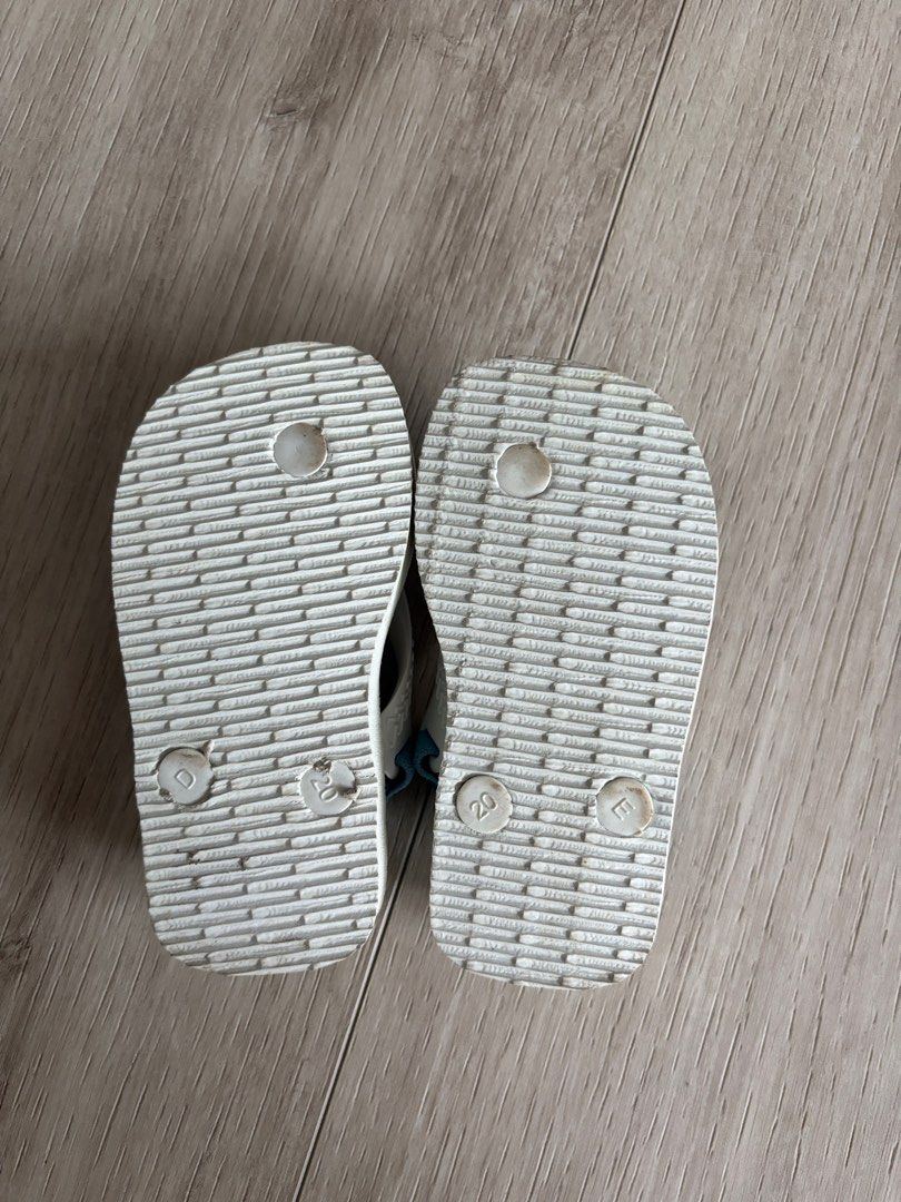 Havaianas Peppa Pig baby/toddler sandals - Size 20 (Category: Babies & Kids Fashion) located in Singapore. Submitted by mudpiecooshie (Listing ID 1413735581, Image 2). Description: Size 20 - baby/toddler Not worn out Slightly nego for fast deals .