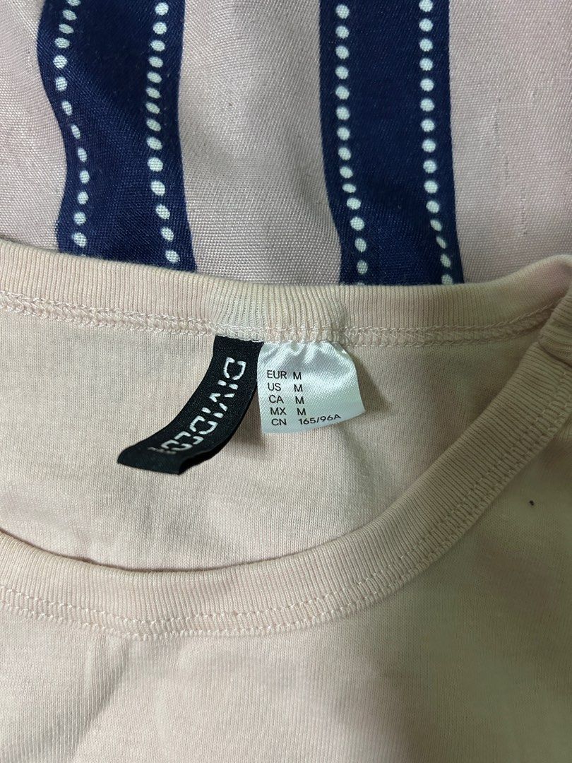 H&M Divided Easy Soul Tank Top (Category: Sleeveless) located in San Carlos. Submitted by kyennn (Listing ID 1413819711, Image 2). Description: .