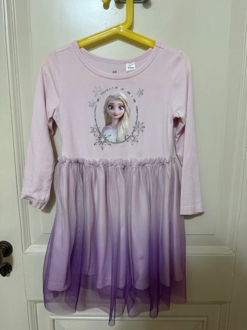 Assorted H&M Frozen Elsa Dress (Category: Babies & Kids Fashion) located in Quezon City. Submitted by declutter1ngmama (Listing ID 1413674019, Image 1). Description: Size : EUR 110/116, US 5T/6, CA 4-6A, CN 120/60, MX 4-6A, and UK 4-6Y. Pink Elsa Dress Php250 Green Elsa Dress Php 250 Price for both : Php 400 See photos for actual condition .