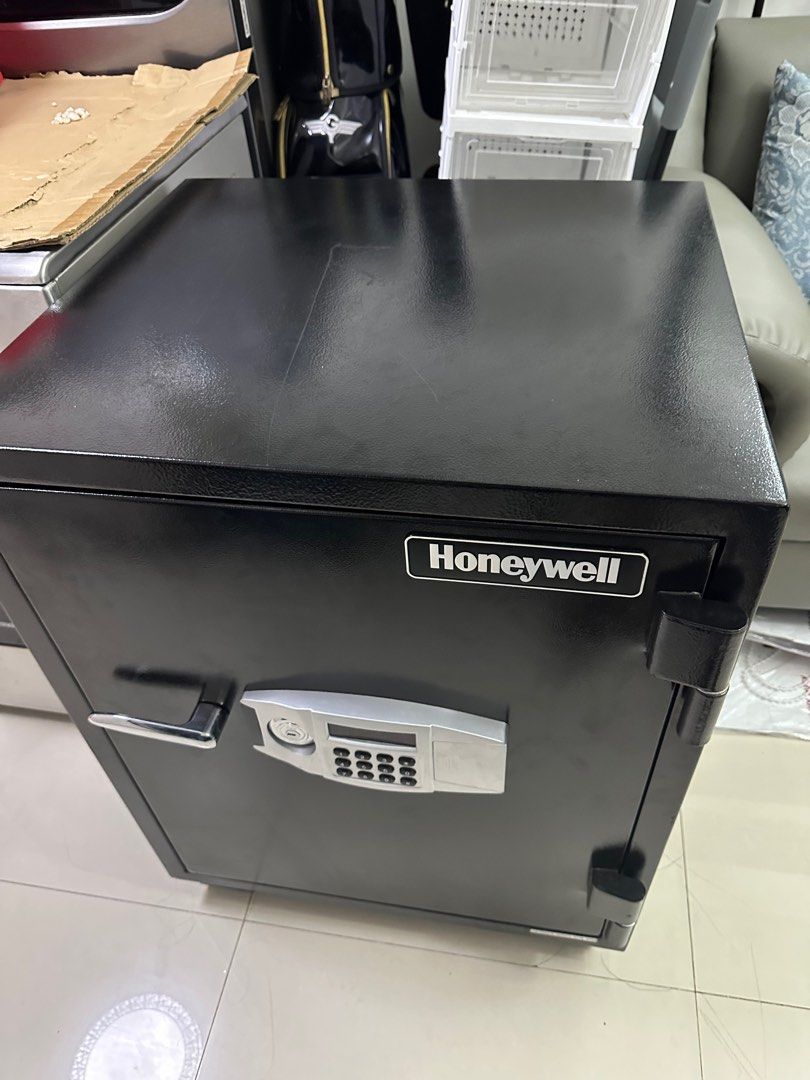 Honeywell Digital Safe (Category: Safe) located in Makati City. Submitted by rosessakura80 (Listing ID 1413768034, Image 1). Description: - Honeywell digital safe - Black color - Features a digital keypad for access - Includes a handle - Honeywell logo visible.