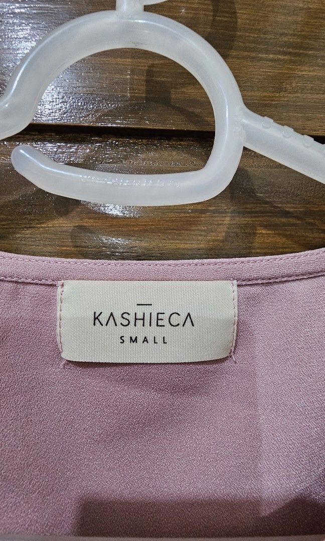 Kashieca Blouse (Category: Blouses) located in Mandaluyong City. Submitted by jamich22 (Listing ID 1413662405, Image 2). Description: .