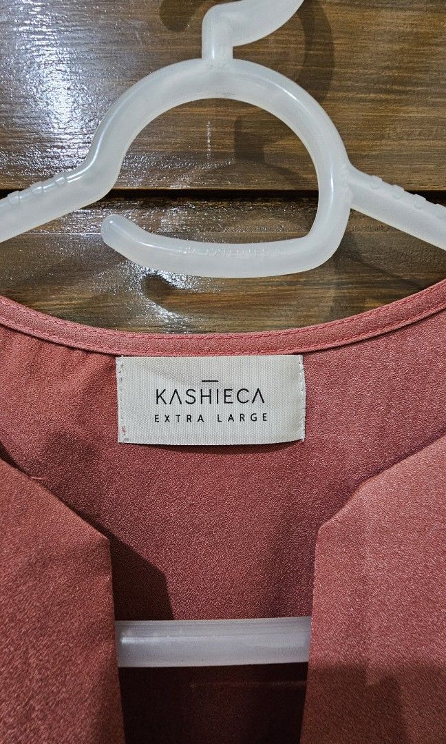Kashieca Blouse (Category: Blouses) located in Mandaluyong City. Submitted by jamich22 (Listing ID 1413667122, Image 2). Description: .