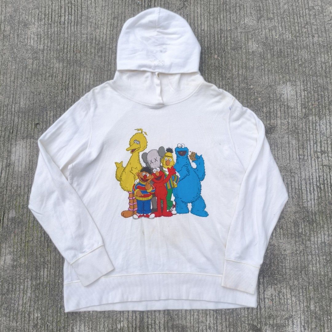 KAWS X UNIQLO (Category: Activewear) located in Cavite. Submitted by erwheen (Listing ID 1413727572, Image 1). Description: KAWX X UNIQLO SIZE XLARGE ON TAG FIT MEDIUM EXCELLENT CONDITION COLOR RATE 9/10 NEED WASH 400 PLUS SHIPPING NO COD/COP MOP GCASH COURIER J&T OR LALAMOVE LOCATION CAVITE CITY.
