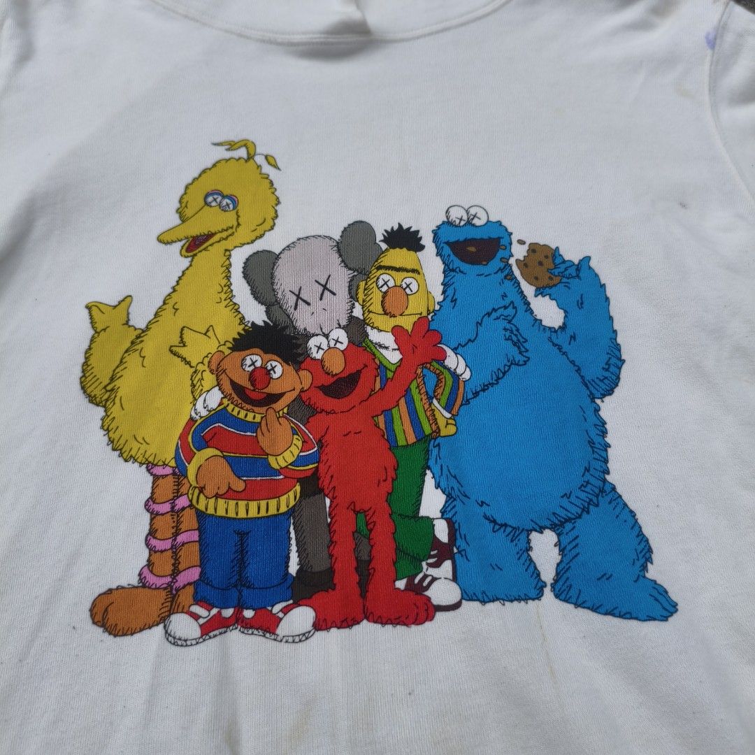 KAWS X UNIQLO (Category: Activewear) located in Cavite. Submitted by erwheen (Listing ID 1413727572, Image 2). Description: KAWX X UNIQLO SIZE XLARGE ON TAG FIT MEDIUM EXCELLENT CONDITION COLOR RATE 9/10 NEED WASH 400 PLUS SHIPPING NO COD/COP MOP GCASH COURIER J&T OR LALAMOVE LOCATION CAVITE CITY.