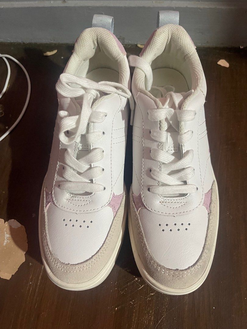Keds Skyler II (Category: Sneakers) located in Mandaluyong City. Submitted by swappycorner (Listing ID 1413810731, Image 1). Description: size is 7.5 used once in event and then never used bought for 4590 in Keds Store Megamall.
