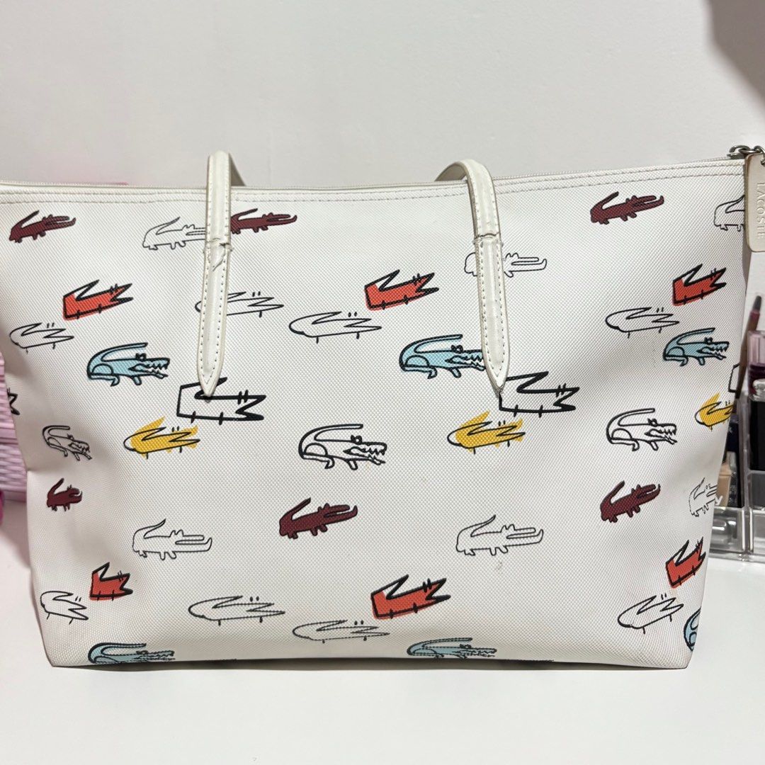Lacoste Tote Bag (Category: Tote Bags) located in Quezon City. Submitted by declutterwithmissa (Listing ID 1413803367, Image 2). Description: 📍Location: Quezon City.
