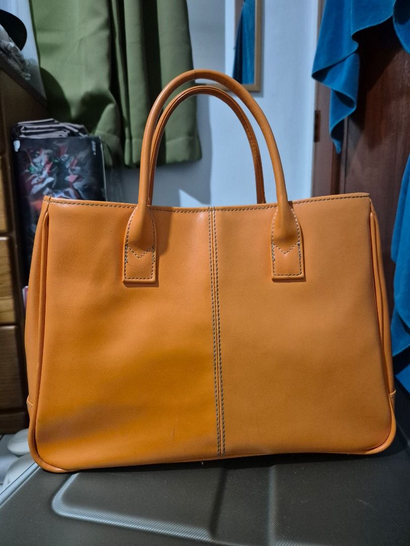 Light Orange Handbag (Category: Tote Bags) located in Quezon City. Submitted by jamcreates (Listing ID 1413799137, Image 1). Description: Light orange handbag, classic design Durable material with multiple compartments Super Good condition (pls check photos), super minimal flaws Loc: Proj 7, QC.
