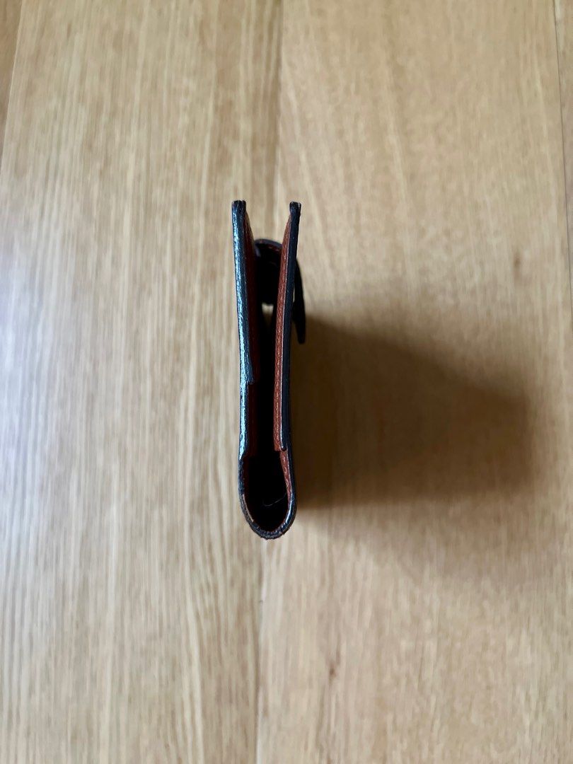 Louis Vuitton Monogram Card Wallet (Category: Luxury Bags & Wallets) located in Pasay City. Submitted by elleventh (Listing ID 1413729589, Image 3). Description: Louis Vuitton Monogram Card Wallet - Rank A (9/10) - Has 3 card slots (but it can fit a lot of cards) - Barely used it - Guaranteed authentic - Still being sold in Poshmark for $265 (around ₱15500) Selling for only ₱8880 RFS: Decluttering All my listings are guaranteed authentic Payment 