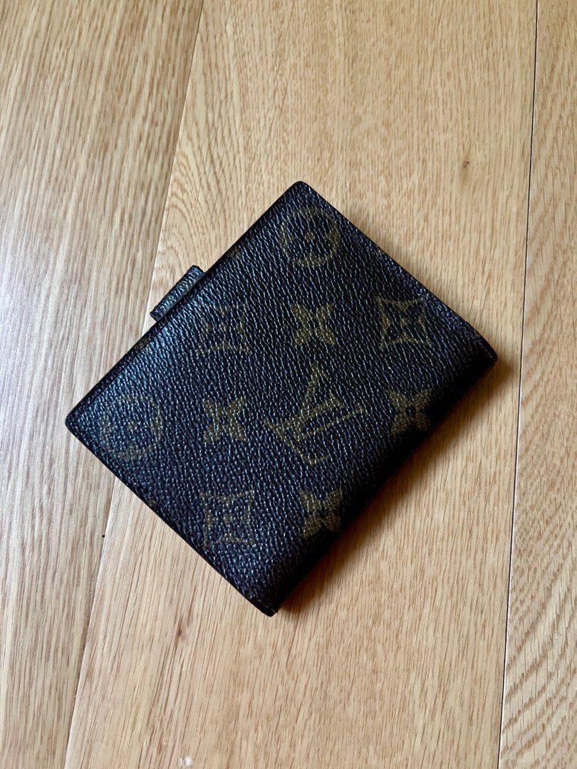 Louis Vuitton Monogram Card Wallet (Category: Luxury Bags & Wallets) located in Pasay City. Submitted by elleventh (Listing ID 1413729589, Image 2). Description: Louis Vuitton Monogram Card Wallet - Rank A (9/10) - Has 3 card slots (but it can fit a lot of cards) - Barely used it - Guaranteed authentic - Still being sold in Poshmark for $265 (around ₱15500) Selling for only ₱8880 RFS: Decluttering All my listings are guaranteed authentic Payment 