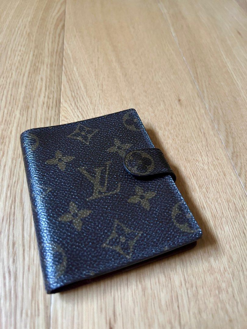 Louis Vuitton Monogram Card Wallet (Category: Luxury Bags & Wallets) located in Pasay City. Submitted by elleventh (Listing ID 1413729589, Image 1). Description: Louis Vuitton Monogram Card Wallet - Rank A (9/10) - Has 3 card slots (but it can fit a lot of cards) - Barely used it - Guaranteed authentic - Still being sold in Poshmark for $265 (around ₱15500) Selling for only ₱8880 RFS: Decluttering All my listings are guaranteed authentic Payment 
