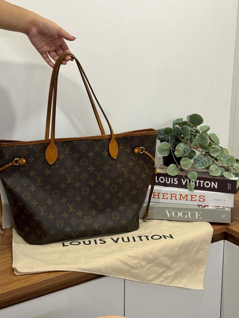 Authentic LV Neverfull MM Monogram (Category: Luxury Bags & Wallets) located in Cavite. Submitted by thrifttreasureph (Listing ID 1413782306, Image 1). Description: - Authentic Louis Vuitton Neverfull MM - Classic Monogram canvas - Includes dust bag - Versatile everyday carryall - Clean interior - No cracks inside pocket - Free insert Honest issue: signs of usage may mga rubs sa lip RFS: decluttering - PM me for more pics.